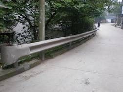 克孜勒苏道路安全守护者 锦泽防撞护栏板的标准应用与价值